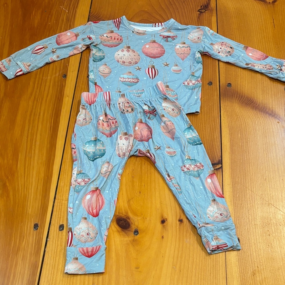VELVETEEN Bunny Knots 12-18M Bamboo Pajama Set Ornaments